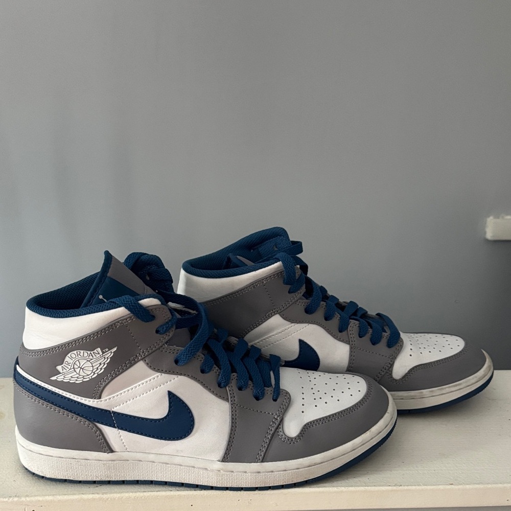 Jordan Men's White and Navy Sneakers